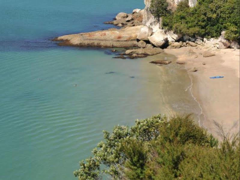 970 Lonely Bay Lodge Cooks Beach Exterior photo